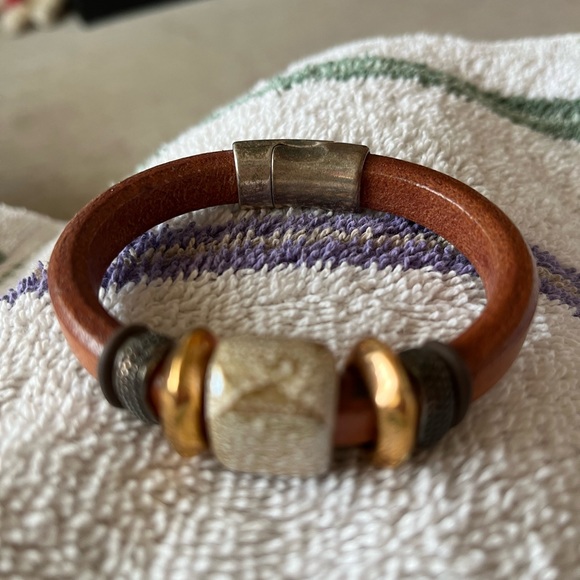 Bracelets - Picture 4 of 5